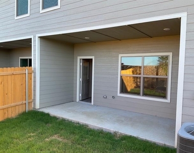 327 Stone Court - Photo Thumbnail 17