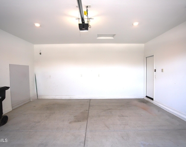 9210 W Willow Bend Lane - Photo Thumbnail 17