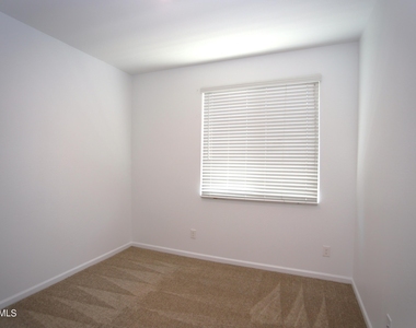 9210 W Willow Bend Lane - Photo Thumbnail 18