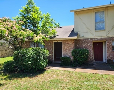 429 Sw Thomas Street - Photo Thumbnail 1