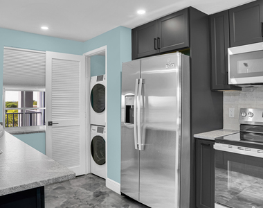 4015 W Palm Aire Drive - Photo Thumbnail 6