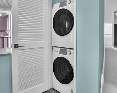 4015 W Palm Aire Drive - Photo Thumbnail 7