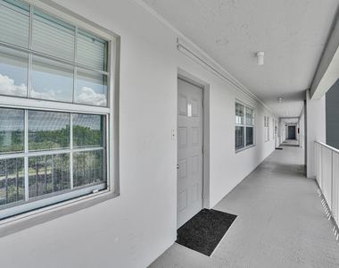 4015 W Palm Aire Drive - Photo Thumbnail 21