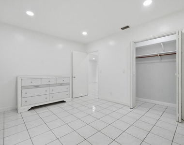 1201 N Victoria Park Road - Photo Thumbnail 11