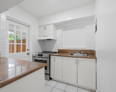 1201 N Victoria Park Road - Photo Thumbnail 6