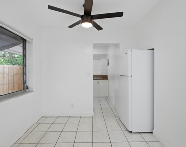 1201 N Victoria Park Road - Photo Thumbnail 5