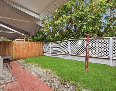 1201 N Victoria Park Road - Photo Thumbnail 13