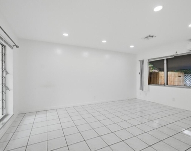 1201 N Victoria Park Road - Photo Thumbnail 1