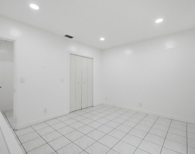 1201 N Victoria Park Road - Photo Thumbnail 9
