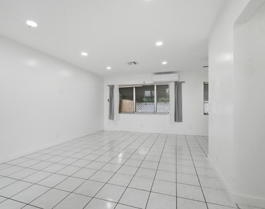 1201 N Victoria Park Road - Photo Thumbnail 2