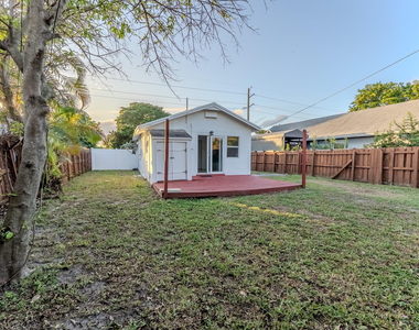 521 S 24th Avenue - Photo Thumbnail 4