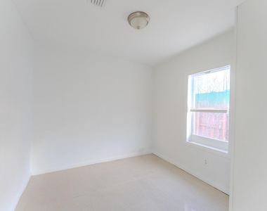 521 S 24th Avenue - Photo Thumbnail 5