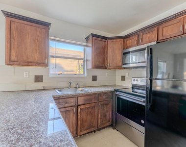 521 S 24th Avenue - Photo Thumbnail 10