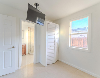 521 S 24th Avenue - Photo Thumbnail 14