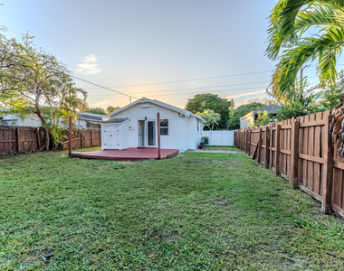 521 S 24th Avenue - Photo Thumbnail 3