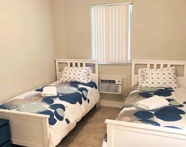 4411 E Tradewinds Avenue - Photo Thumbnail 11