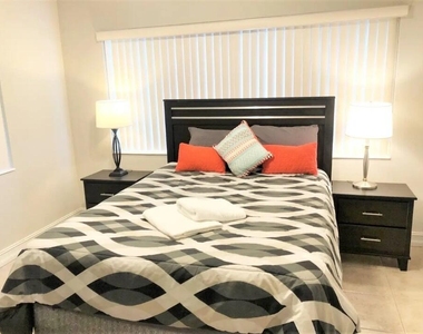 4411 E Tradewinds Avenue - Photo Thumbnail 9