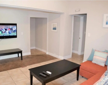 4411 E Tradewinds Avenue - Photo Thumbnail 2