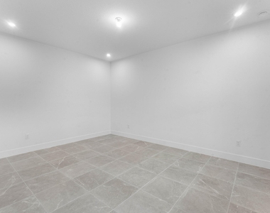 888 Sw Newfield Avenue - Photo Thumbnail 19