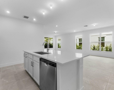 888 Sw Newfield Avenue - Photo Thumbnail 15