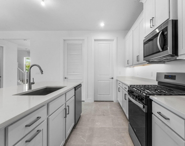 888 Sw Newfield Avenue - Photo Thumbnail 14
