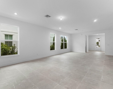 888 Sw Newfield Avenue - Photo Thumbnail 17