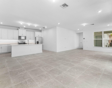 888 Sw Newfield Avenue - Photo Thumbnail 12