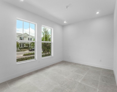 888 Sw Newfield Avenue - Photo Thumbnail 11