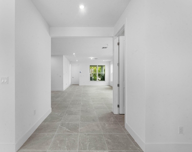 888 Sw Newfield Avenue - Photo Thumbnail 10