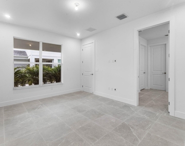 888 Sw Newfield Avenue - Photo Thumbnail 20