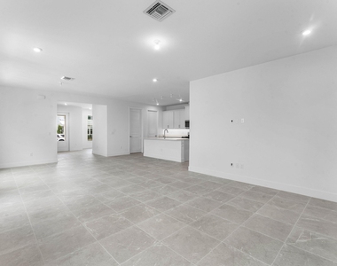 888 Sw Newfield Avenue - Photo Thumbnail 16