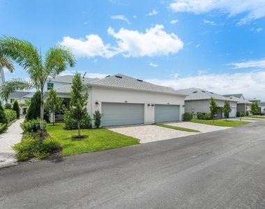 888 Sw Newfield Avenue - Photo Thumbnail 5