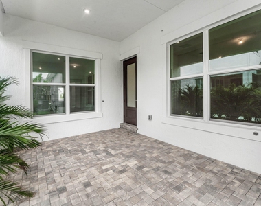 888 Sw Newfield Avenue - Photo Thumbnail 3