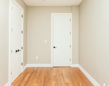 1689 Sterling Pl - Photo Thumbnail 4