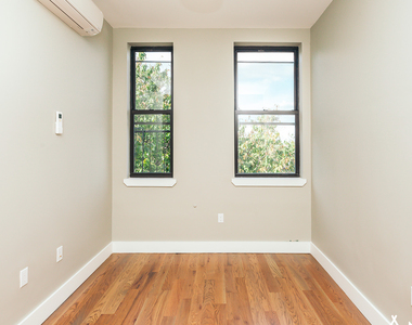 1689 Sterling Pl - Photo Thumbnail 6