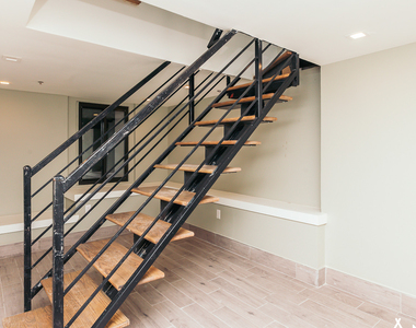 1689 Sterling Pl - Photo Thumbnail 5