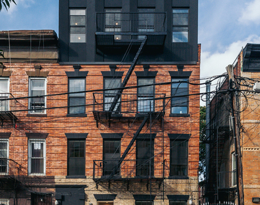 1689 Sterling Pl - Photo Thumbnail 8