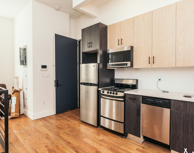 1689 Sterling Pl - Photo Thumbnail 9