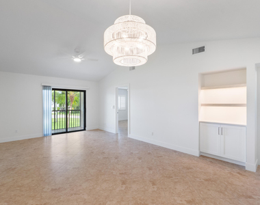 2061 Nw 21st Terrace - Photo Thumbnail 18