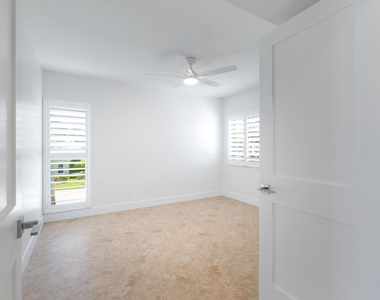 2061 Nw 21st Terrace - Photo Thumbnail 14