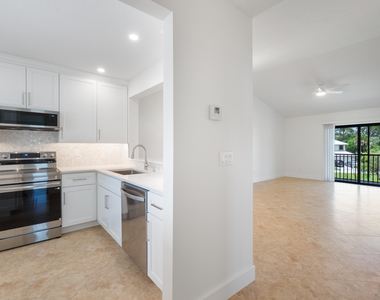2061 Nw 21st Terrace - Photo Thumbnail 4
