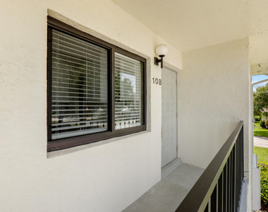 2061 Nw 21st Terrace - Photo Thumbnail 3
