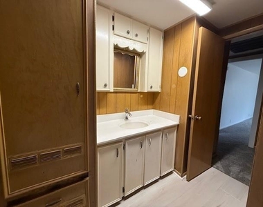 2510 Marshall Street - Photo Thumbnail 12