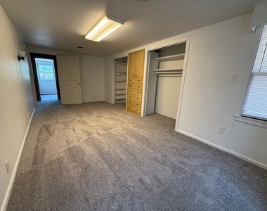 2510 Marshall Street - Photo Thumbnail 9