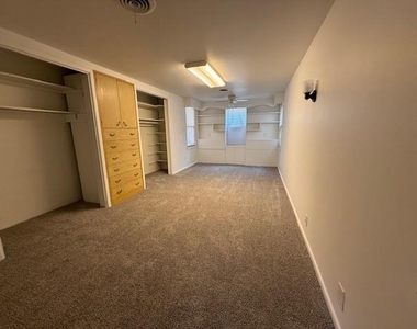 2510 Marshall Street - Photo Thumbnail 8