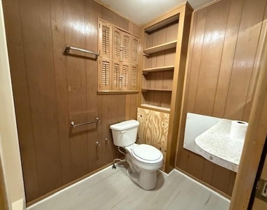 2510 Marshall Street - Photo Thumbnail 16