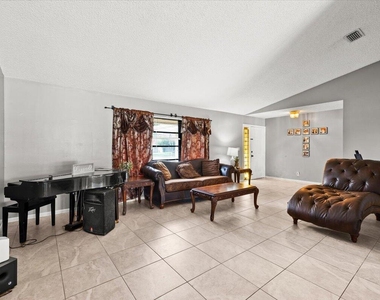 13482 Columbine Avenue - Photo Thumbnail 5
