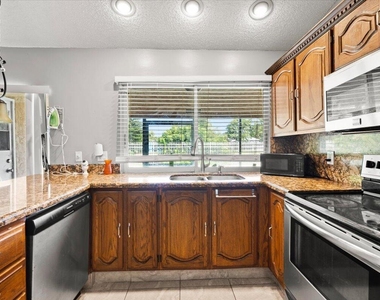13482 Columbine Avenue - Photo Thumbnail 8