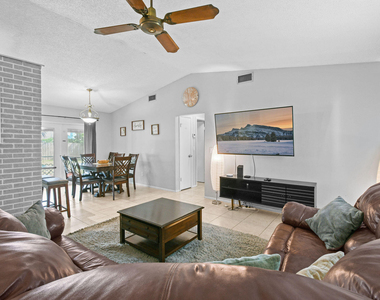 767 Se Chaloupe Avenue - Photo Thumbnail 1