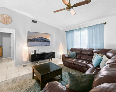 767 Se Chaloupe Avenue - Photo Thumbnail 2